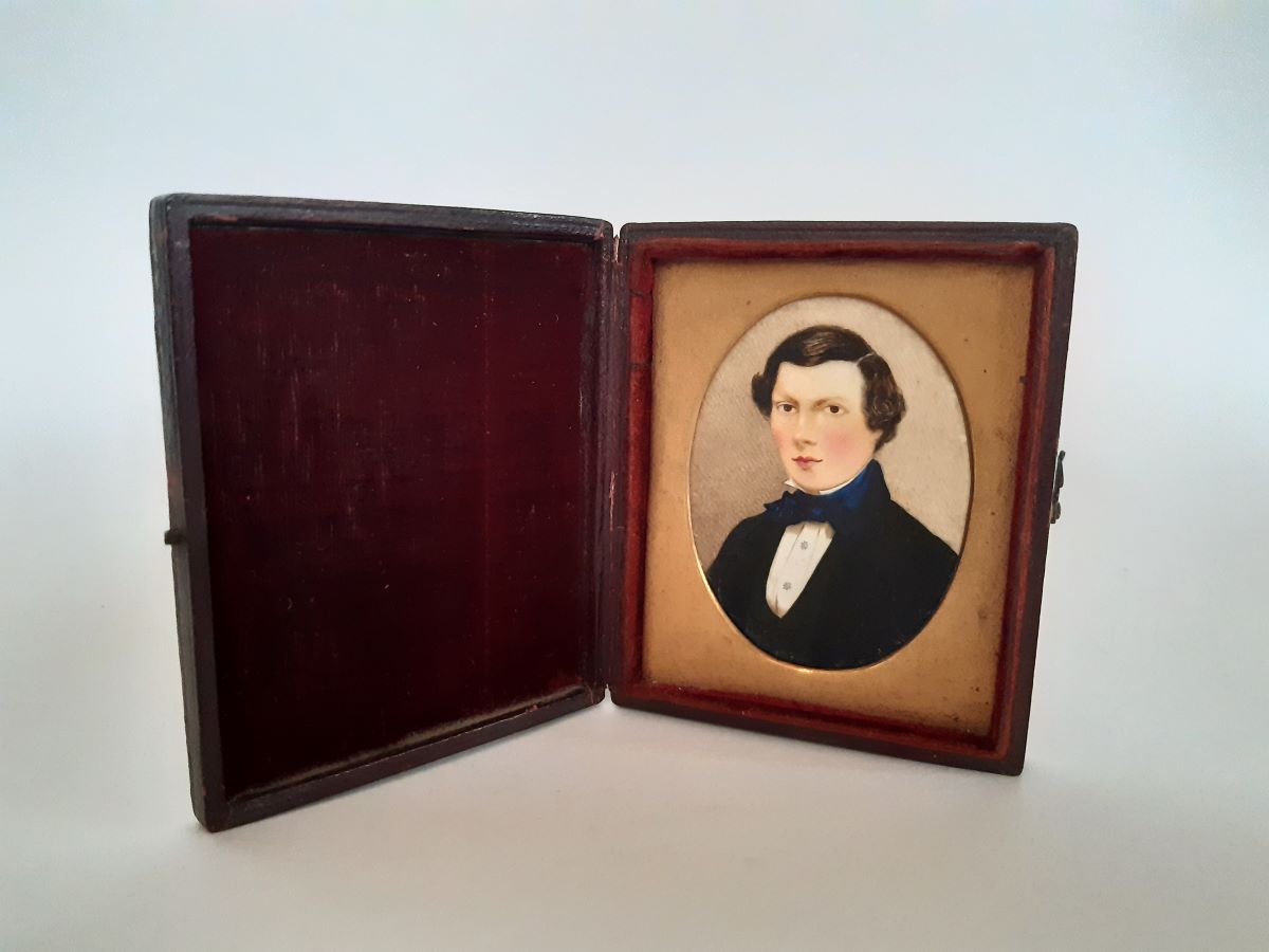19th century miniature watercolour of gentleman